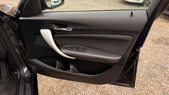 BMW 1 Series 2.0 118d SE Auto Euro 5 (s/s) 5dr