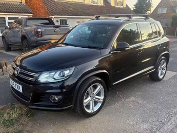 Volkswagen Tiguan 2.0 TDI BlueMotion Tech R-Line DSG 4WD Euro 5 (s/s) 5dr (Nav)