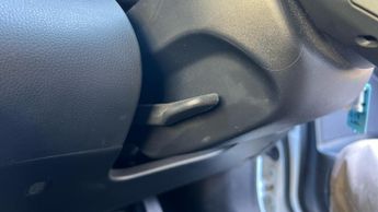 Toyota Yaris 1.5 VVT-h Design Hatchback 5dr Petrol Hybrid E-CVT Euro 6 (s/s) 