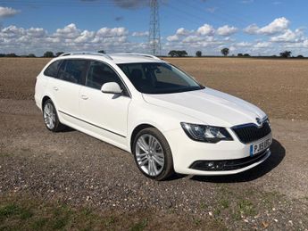 Skoda Superb 2.0 TDI Elegance Estate 5dr Diesel DSG Euro 5 (s/s) (170 ps)