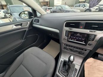 Volkswagen Golf 1.6 TDI BlueMotion Tech SE DSG Euro 5 (s/s) 5dr