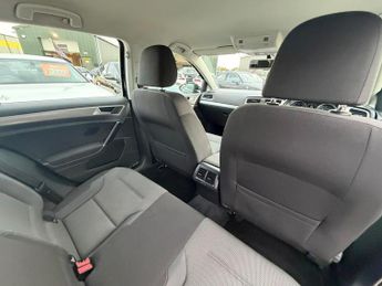 Volkswagen Golf 1.6 TDI BlueMotion Tech SE DSG Euro 5 (s/s) 5dr