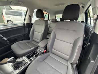 Volkswagen Golf 1.6 TDI BlueMotion Tech SE DSG Euro 5 (s/s) 5dr