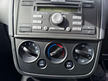 Ford Fiesta 1.6 Ghia 5dr