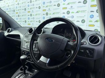 Ford Fiesta 1.6 Ghia 5dr