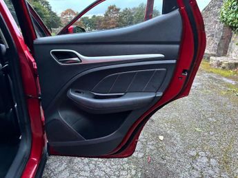 MG MG ZS 44.5kWh Exclusive Auto 5dr