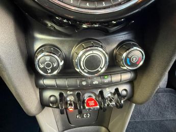 MINI Hatch 1.5 Cooper Auto Euro 6 (s/s) 3dr