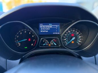 Ford Focus 1.0T EcoBoost Zetec Navigator Euro 5 (s/s) 5dr