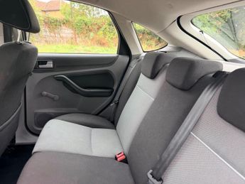 Ford Focus 1.6 Zetec 5dr