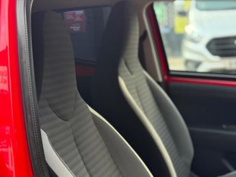 Toyota AYGO 1.0 VVT-i x-play x-shift Euro 6 5dr