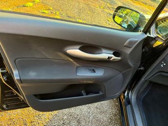 Toyota Auris 1.6 VVT-i TR 5dr