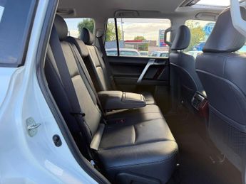 Toyota Land Cruiser 2.8D Invincible Auto 4WD Euro 6 5dr (7 Seats)
