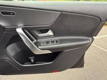 Mercedes-Benz A Class 1.3 A180 Sport (Executive) 7G-DCT Euro 6 (s/s) 5dr