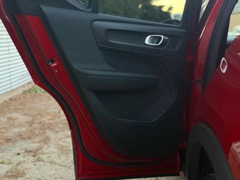 Volvo XC40 2.0 D3 R-Design Auto AWD Euro 6 (s/s) 5dr