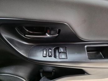 Toyota Yaris 1.5 VVT-h Icon E-CVT Euro 6 5dr