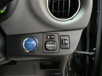 Toyota Yaris 1.5 VVT-h Icon E-CVT Euro 6 5dr