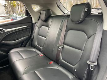 MG MG ZS 44.5kWh Exclusive Auto 5dr