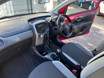Toyota AYGO 1.0 VVT-i x-play Euro 6 5dr