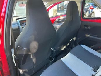 Toyota AYGO 1.0 VVT-i x-play Euro 6 5dr
