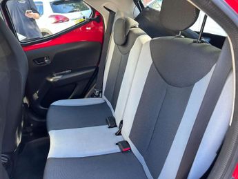 Toyota AYGO 1.0 VVT-i x-play Euro 6 5dr