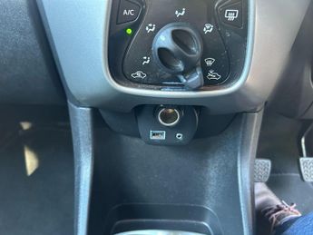 Toyota AYGO 1.0 VVT-i x-play Euro 6 5dr
