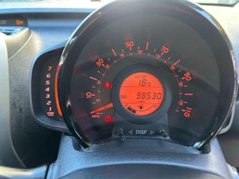 Toyota AYGO 1.0 VVT-i x-play Euro 6 5dr