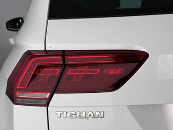 Volkswagen Tiguan 2.0 TSI BlueMotion Tech SEL SUV 5dr Petrol DSG 4Motion Euro 6 (s