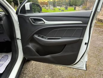 MG MG ZS 44.5kWh Exclusive Auto 5dr