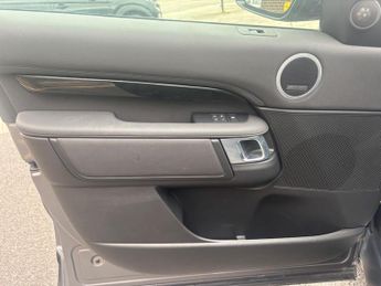 Land Rover Discovery 3.0 D300 MHEV SE Auto 4WD Euro 6 (s/s) 5dr