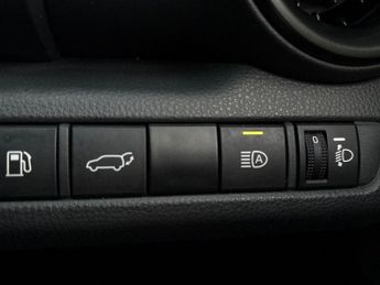 Toyota C-HR 1.8 VVT-h Design SUV 5dr Petrol Hybrid CVT Euro 6 (s/s) (140 ps)