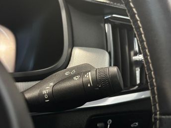 Volvo S90 2.0 T4 R-Design Plus Auto Euro 6 (s/s) 4dr