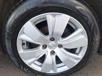 Peugeot 2008 1.6 e-HDi Allure Euro 5 (s/s) 5dr