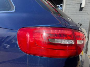 AUDI A4 2.0 TDI S line Saloon 4dr Diesel S Tronic quattro Euro 5 (s/s) (