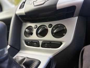 Ford Focus 1.0T EcoBoost Zetec Euro 5 (s/s) 5dr