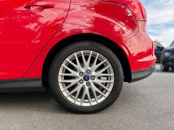 Ford Focus 1.0T EcoBoost Zetec Euro 5 (s/s) 5dr