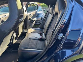 Mercedes-Benz GLA 2.1 GLA220d AMG Line (Premium Plus) 7G-DCT 4MATIC Euro 6 (s/s) 5