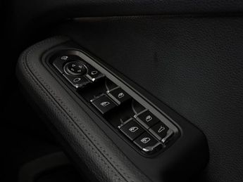 Porsche Macan 2.0T SUV 5dr Petrol PDK 4WD Euro 6 (s/s) (245 ps)