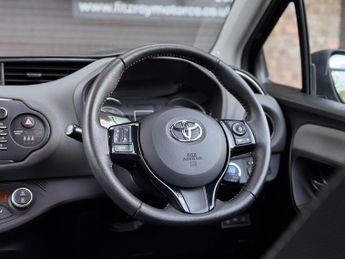 Toyota Yaris 1.5 VVT-h Icon Tech E-CVT Euro 6 (s/s) 5dr