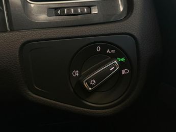 Volkswagen e-Golf 35.8kWh e-Golf Auto 5dr
