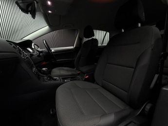 Volkswagen e-Golf 35.8kWh e-Golf Auto 5dr