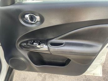 Nissan Juke 1.6 Tekna SUV 5dr Petrol XTRON Euro 6 (117 ps)