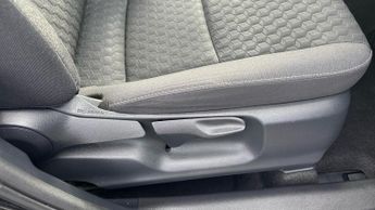 Toyota Yaris 1.5 VVT-h Design Hatchback 5dr Petrol Hybrid E-CVT Euro 6 (s/s) 