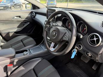 Mercedes-Benz CLA 1.6 CLA180 Sport Coupe 7G-DCT Euro 6 (s/s) 4dr