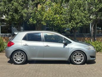 Toyota Auris 1.6 VVT-i SR 5dr