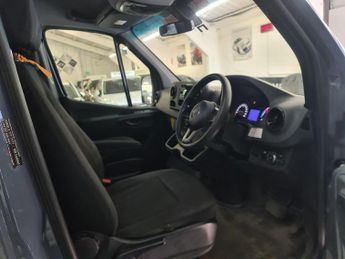 Mercedes-Benz eSprinter 55kWh Progressive Auto FWD L2 H2 5dr 20kW Charger