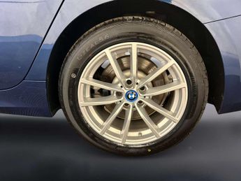 BMW 3 Series 2.0 330e 12kWh SE Pro Saloon 4dr Petrol Plug-in Hybrid Auto Euro