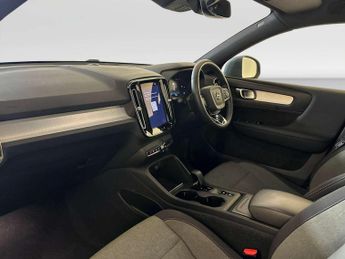 Volvo XC40 2.0 B3 MHEV Core SUV 5dr Petrol Hybrid DCT Auto Euro 6 (s/s) (16