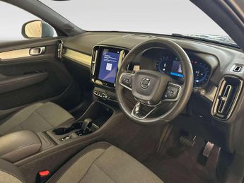 Volvo XC40 2.0 B3 MHEV Core SUV 5dr Petrol Hybrid DCT Auto Euro 6 (s/s) (16