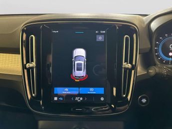 Volvo XC40 2.0 B3 MHEV Core SUV 5dr Petrol Hybrid DCT Auto Euro 6 (s/s) (16
