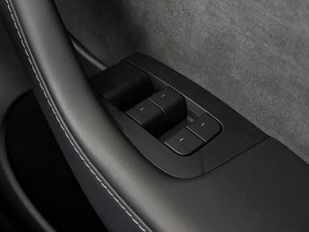 Tesla Model Y (Dual Motor) Long Range SUV 5dr Electric Auto 4WDE (384 bhp)